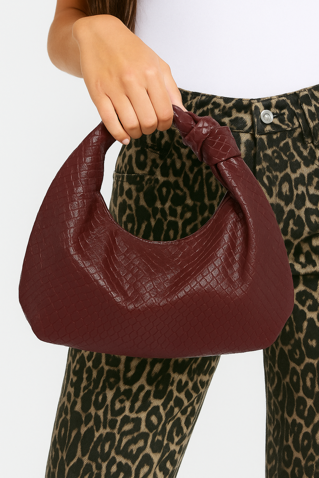 Bordeauxrode handtas geweven