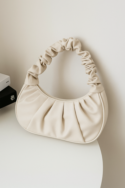 Beige schoudertas geplooid