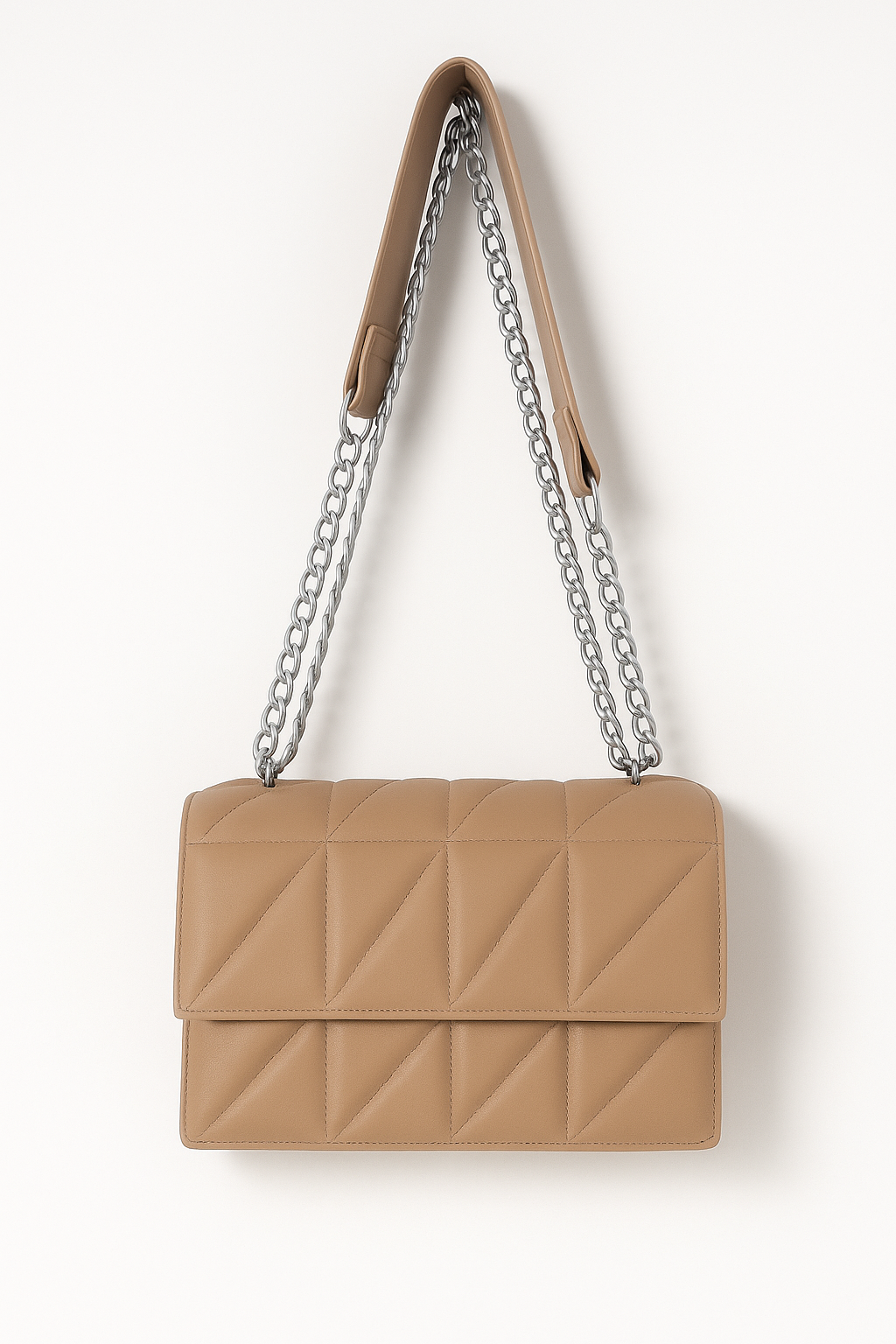 Beige schoudertas met zilveren ketting
