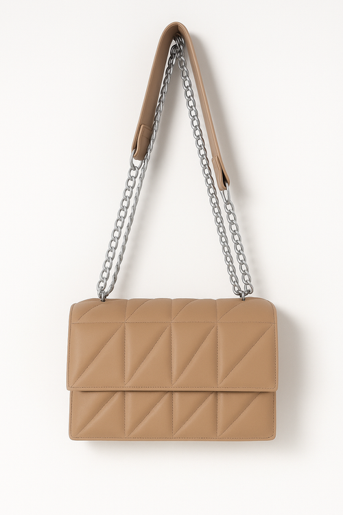 Beige schoudertas met zilveren ketting