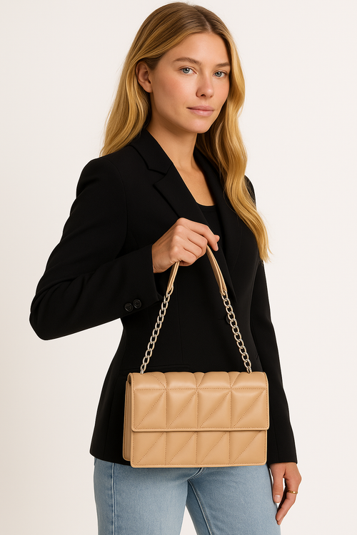Beige schoudertas met zilveren ketting