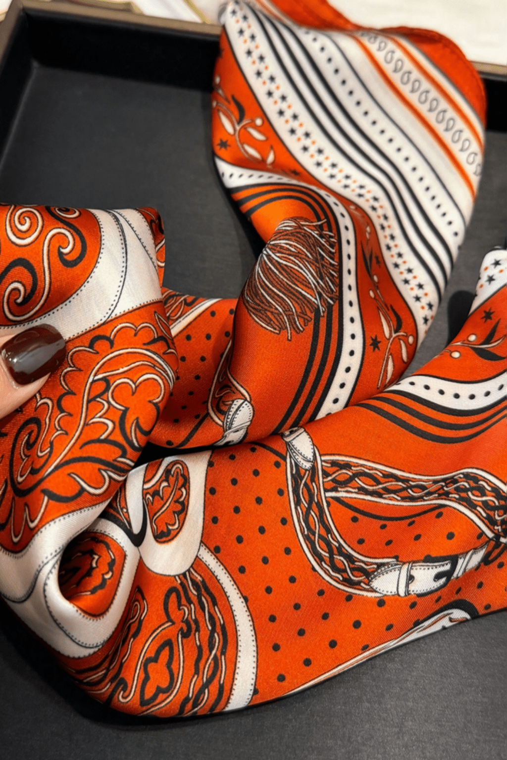 Oranje Sjaal - Navoir